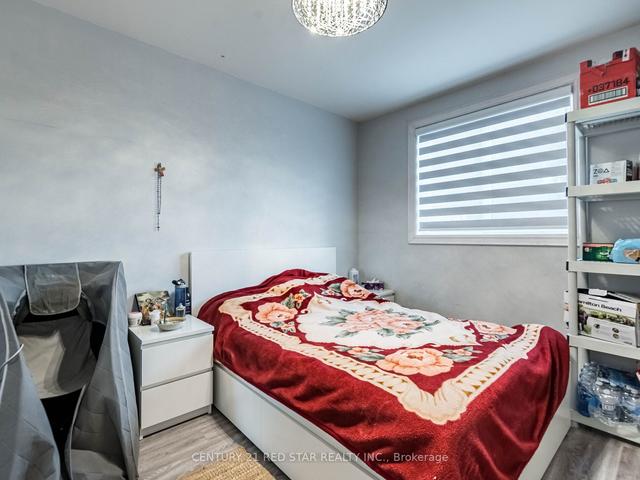 10 Deeside Cres, House semidetached with 3 bedrooms, 2 bathrooms and 7 parking in Brampton ON | Image 2
