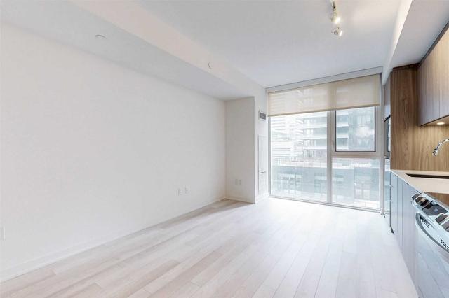 705 - 357 King St W, Condo with 1 bedrooms, 1 bathrooms and 0 parking in Toronto ON | Image 3