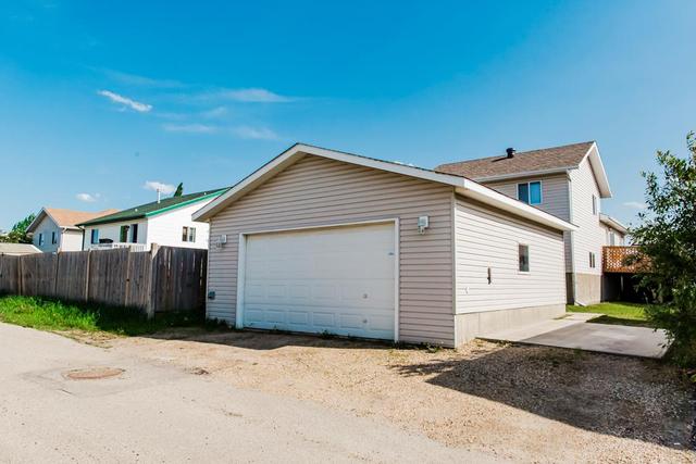9744 124 Avenue, House detached with 4 bedrooms, 2 bathrooms and 3 parking in Grande Prairie AB | Image 6