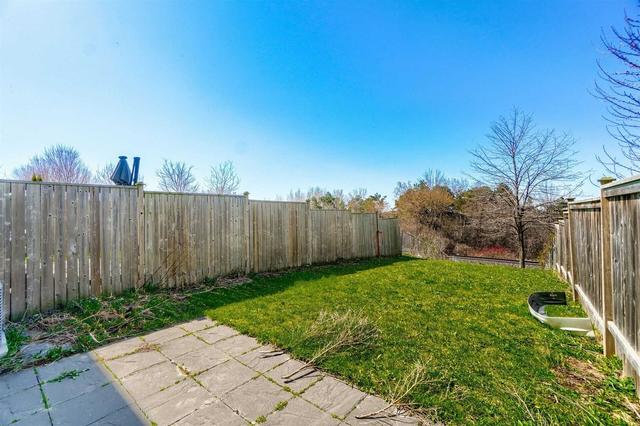 1034 Southport Dr, House attached with 3 bedrooms, 3 bathrooms and 3 parking in Oshawa ON | Image 32