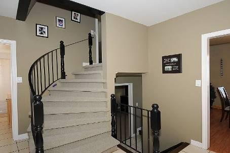 884 Fourth St, House detached with 3 bedrooms, 2 bathrooms and 3 parking in Mississauga ON | Image 4