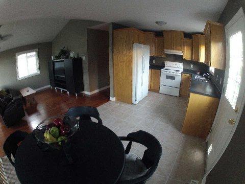 102 Cundles Rd E, House detached with 3 bedrooms, 2 bathrooms and 2 parking in Barrie ON | Image 3