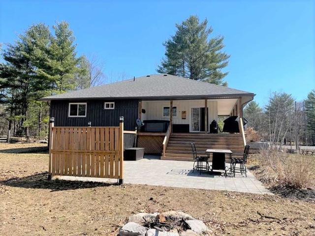 2282 County Road 6 Rd, House detached with 2 bedrooms, 3 bathrooms and 8 parking in Douro Dummer ON | Image 26