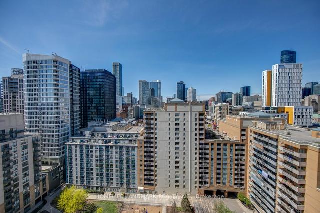 1804 - 77 Mutual St, Condo with 3 bedrooms, 2 bathrooms and 1 parking in Toronto ON | Image 24