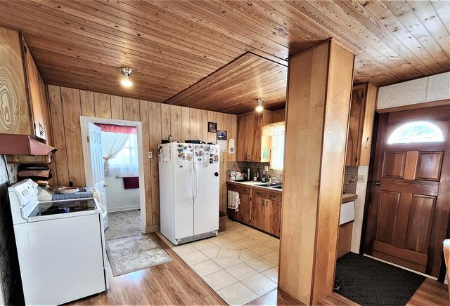 4910 56 Avenue, House detached with 2 bedrooms, 1 bathrooms and 3 parking in Rimbey AB | Image 4
