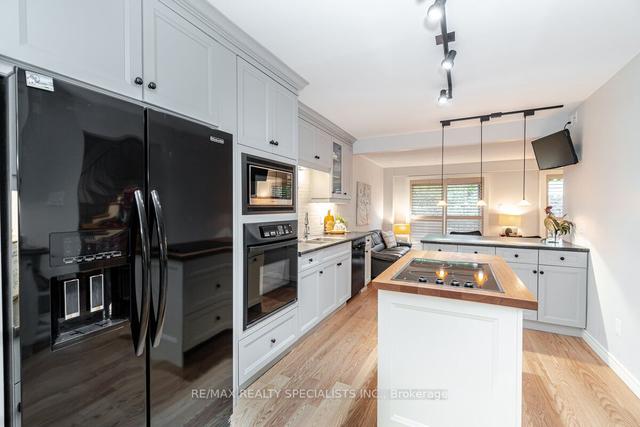 55 Silver Shadow Path, Townhouse with 3 bedrooms, 2 bathrooms and 2 parking in Toronto ON | Image 4