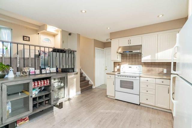 102 Marbury Cres, House semidetached with 3 bedrooms, 2 bathrooms and 6 parking in Toronto ON | Image 27