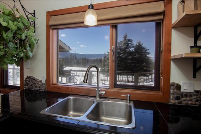 575 North Fork Road, House detached with 4 bedrooms, 2 bathrooms and 2 parking in North Okanagan E BC | Image 13