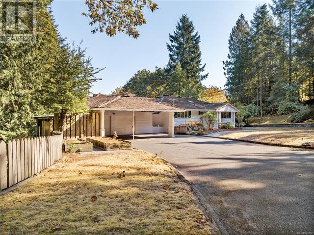 5575 Forest Hill Rd, House detached with 3 bedrooms, 2 bathrooms and 8 parking in Saanich BC | Image 9