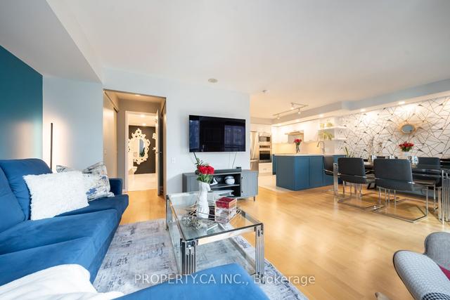 1105 - 75 Dalhousie St, Condo with 2 bedrooms, 1 bathrooms and 1 parking in Toronto ON | Image 3