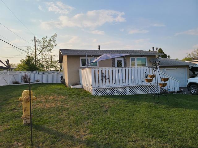 9600 99 Avenue, House detached with 2 bedrooms, 1 bathrooms and 4 parking in Sexsmith AB | Image 1