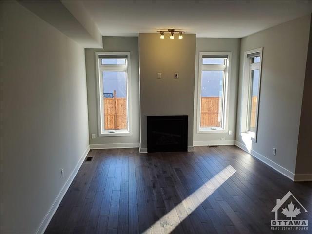 79 Longworth Avenue, Townhouse with 3 bedrooms, 3 bathrooms and 2 parking in Ottawa ON | Image 8