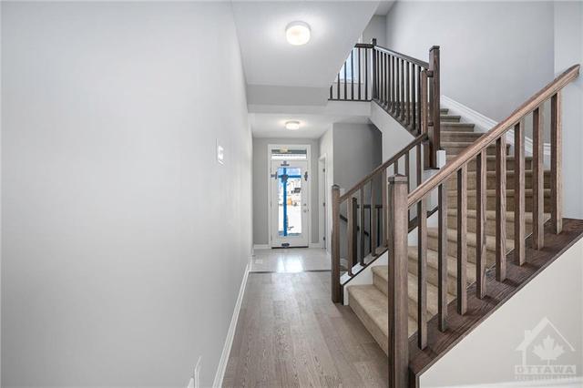982 Fameflower Street, Townhouse with 3 bedrooms, 3 bathrooms and 2 parking in Ottawa ON | Image 4