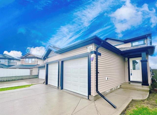 8809 94 Avenue, House other with 5 bedrooms, 2 bathrooms and 4 parking in Grande Prairie AB | Image 2