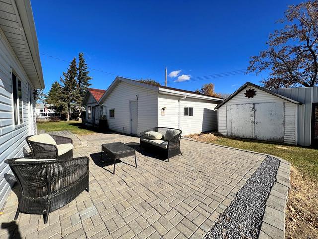 1105 Robert Street, House detached with 5 bedrooms, 2 bathrooms and 4 parking in Camrose County AB | Image 28