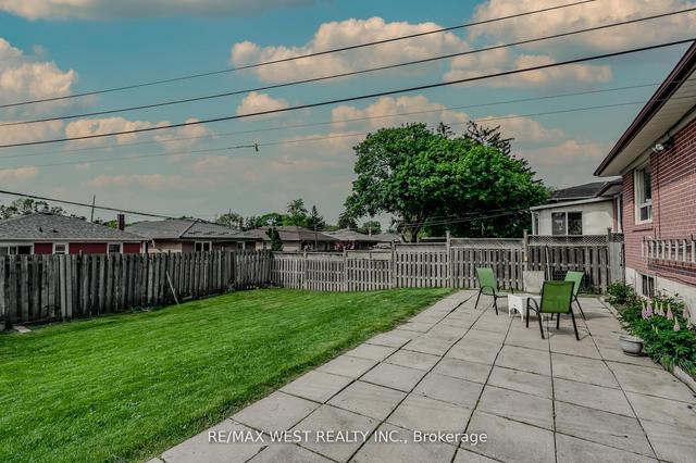 17 Dimplefield Pl, House detached with 3 bedrooms, 2 bathrooms and 4 parking in Toronto ON | Image 22