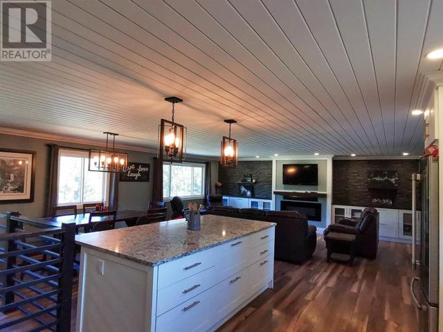 6504 W Fawn Creek Road, House detached with 4 bedrooms, 2 bathrooms and null parking in Cariboo L BC | Image 8