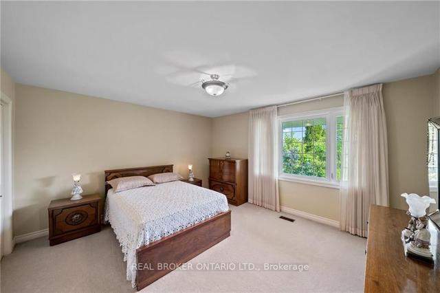 591 Dundas St E, House detached with 5 bedrooms, 4 bathrooms and 32 parking in Hamilton ON | Image 32