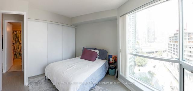 1008 - 10 Yonge St, Condo with 1 bedrooms, 1 bathrooms and 1 parking in Toronto ON | Image 2