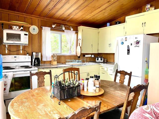 2526 West Lake Drive, House detached with 3 bedrooms, 0 bathrooms and null parking in Kootenay Boundary C BC | Image 15