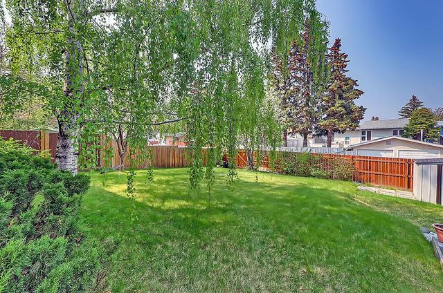 83 Brazeau Crescent Sw, House detached with 4 bedrooms, 1 bathrooms and 2 parking in Calgary AB | Image 26