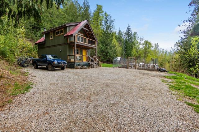 8788 Highway 6, House detached with 2 bedrooms, 2 bathrooms and null parking in Central Kootenay H BC | Image 34