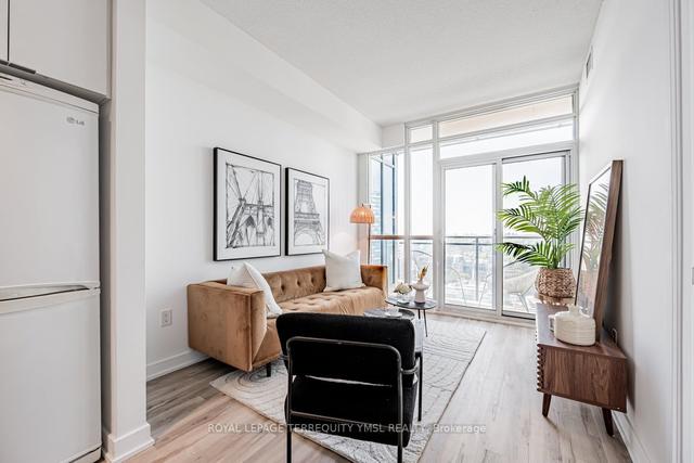 4215 - 15 Iceboat Terr, Condo with 1 bedrooms, 1 bathrooms and 1 parking in Toronto ON | Image 24
