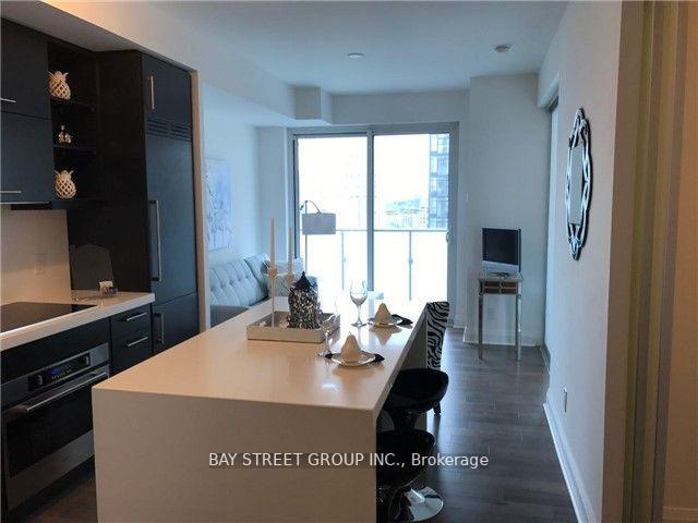 2209 - 1080 Bay St, Condo with 1 bedrooms, 1 bathrooms and 0 parking in Toronto ON | Image 5