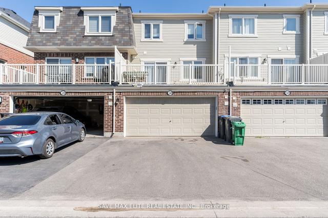 30 Metro Cres, House attached with 3 bedrooms, 3 bathrooms and 4 parking in Brampton ON | Image 1