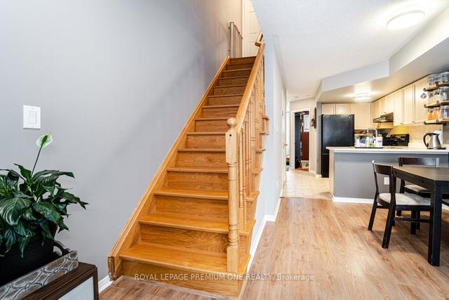 16 - 20 Turntable Cres, Townhouse with 3 bedrooms, 2 bathrooms and 2 parking in Toronto ON | Image 7