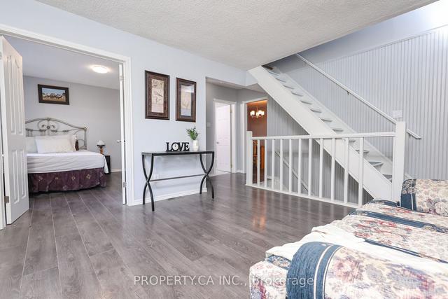 36 Alexandra Blvd, House detached with 3 bedrooms, 2 bathrooms and 5 parking in St. Catharines ON | Image 3