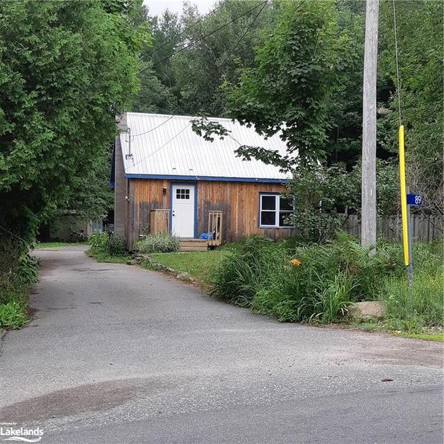 89 Town Line Road W, House detached with 2 bedrooms, 1 bathrooms and 3 parking in Huntsville ON | Image 2