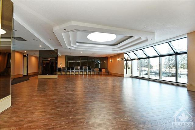 2307 - 1510 Riverside Drive, Condo with 3 bedrooms, 2 bathrooms and 1 parking in Ottawa ON | Image 5