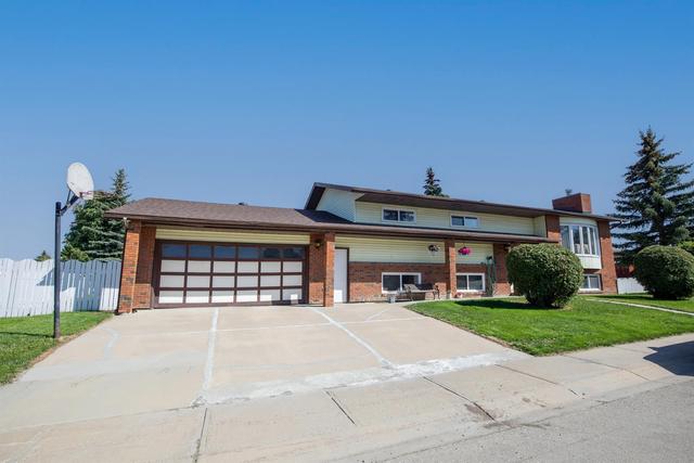 12401 95 Street, House detached with 6 bedrooms, 3 bathrooms and 5 parking in Grande Prairie AB | Image 2