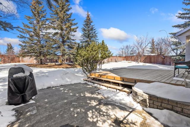 228 Millview Place Sw, House detached with 3 bedrooms, 3 bathrooms and 4 parking in Calgary AB | Image 2