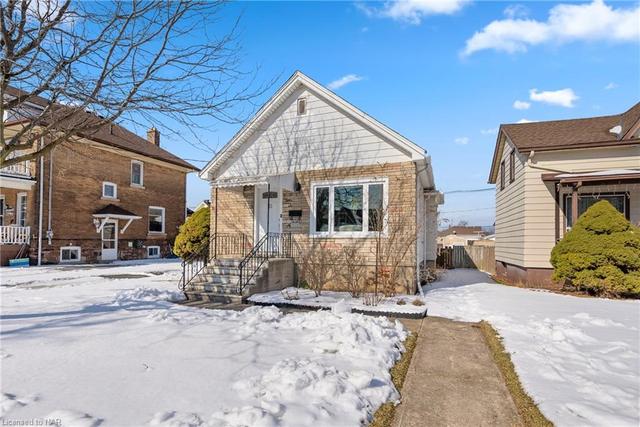 25 Almond Street, House detached with 2 bedrooms, 1 bathrooms and null parking in St. Catharines ON | Image 1