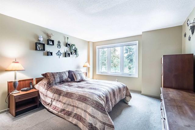 8 Millsborough Cres, House semidetached with 4 bedrooms, 2 bathrooms and 2 parking in Toronto ON | Image 4