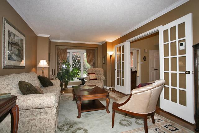 1029 Oak Meadow Rd, House detached with 4 bedrooms, 3 bathrooms and null parking in Oakville ON | Image 2