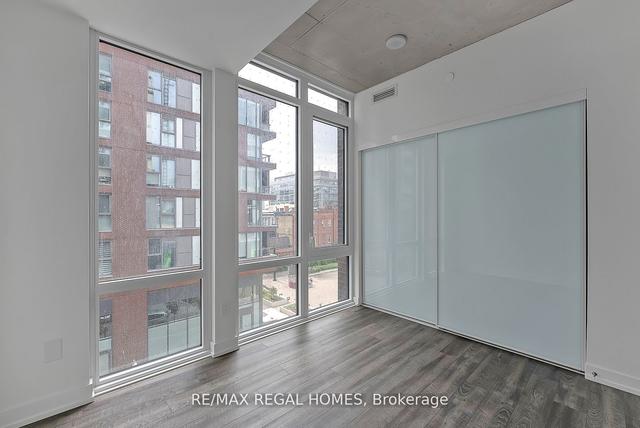 305 - 45 Baseball Pl, Condo with 3 bedrooms, 2 bathrooms and 1 parking in Toronto ON | Image 4