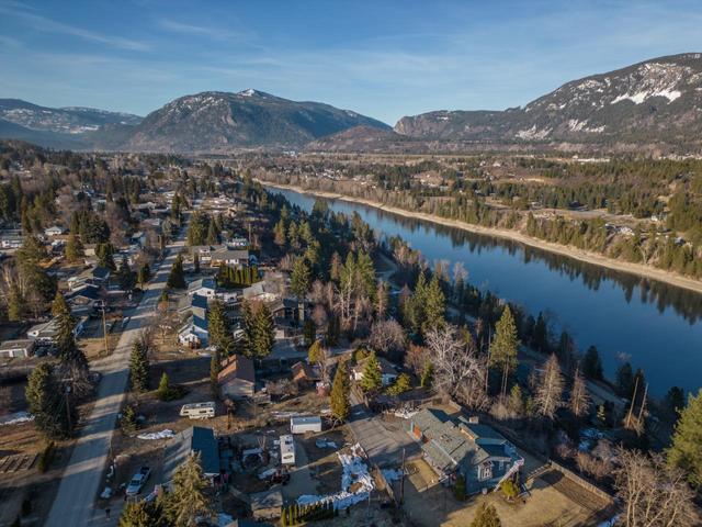 309 33rd Street, House detached with 5 bedrooms, 2 bathrooms and null parking in Castlegar BC | Image 49
