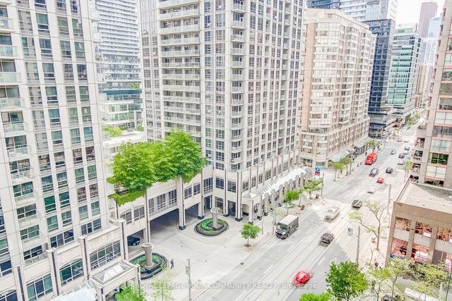 1006 - 770 Bay St, Condo with 2 bedrooms, 2 bathrooms and 1 parking in Toronto ON | Image 20