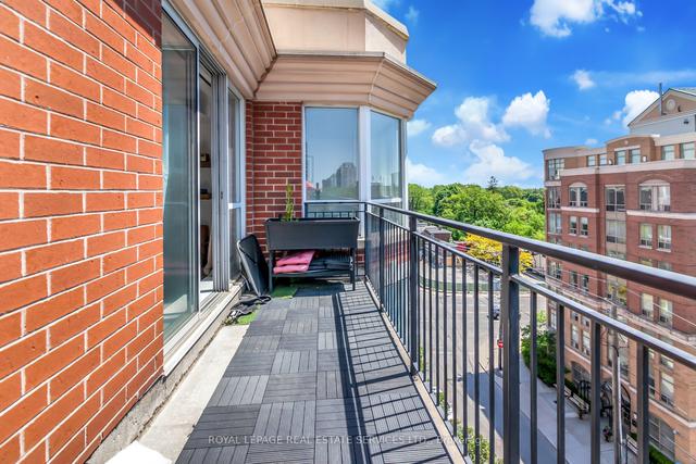 812 - 300 Balliol St, Condo with 2 bedrooms, 2 bathrooms and 2 parking in Toronto ON | Image 8
