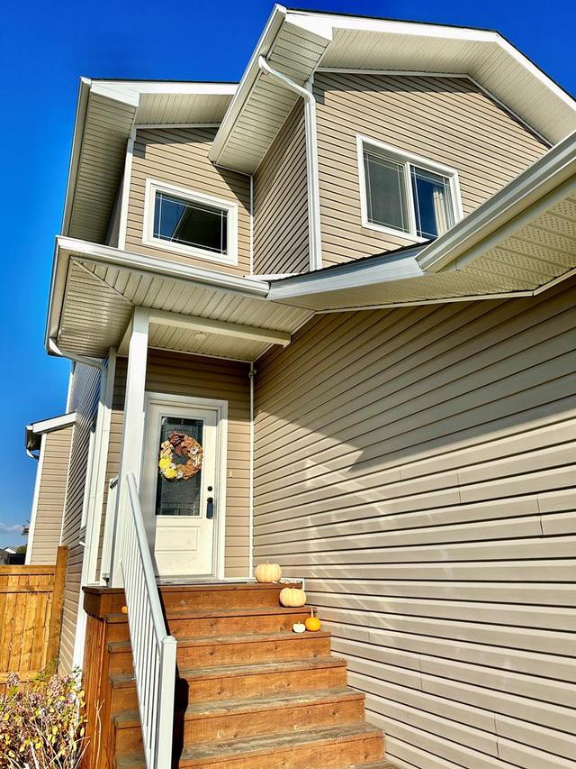 8334 106 Avenue, House detached with 4 bedrooms, 3 bathrooms and 4 parking in Peace River AB | Image 3