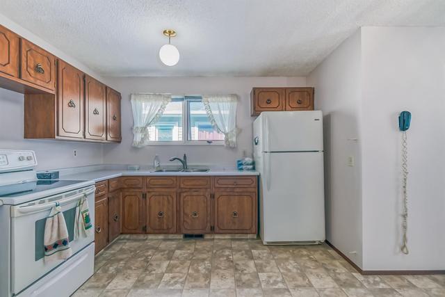 35 Whitehaven Road Ne, House detached with 3 bedrooms, 2 bathrooms and 2 parking in Calgary AB | Image 3