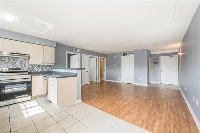 209 - 415 Grange Road, House attached with 1 bedrooms, 1 bathrooms and 2 parking in Guelph ON | Image 2