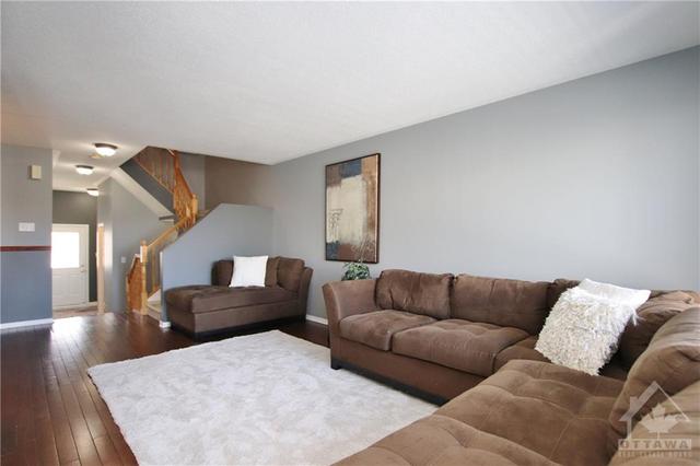 56 Landover Crescent, Townhouse with 3 bedrooms, 3 bathrooms and 2 parking in Ottawa ON | Image 8