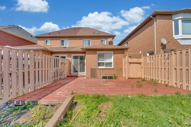 63 Clover Bloom Rd, House semidetached with 3 bedrooms, 3 bathrooms and 3 parking in Brampton ON | Image 31