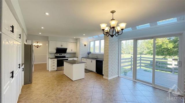 121 Knudson Drive, House detached with 6 bedrooms, 5 bathrooms and 6 parking in Ottawa ON | Image 8