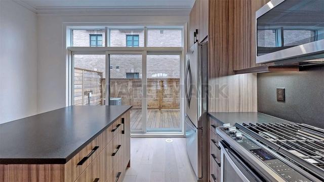 3879b Bloor St W, House attached with 3 bedrooms, 2 bathrooms and 2 parking in Toronto ON | Image 16