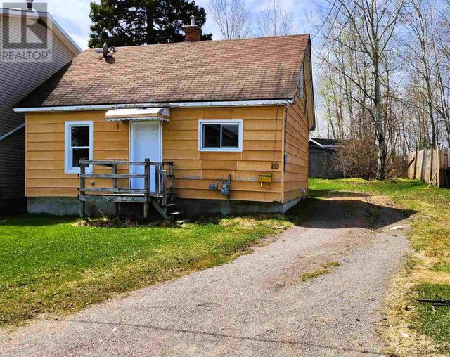 19 Green Ave, House detached with 2 bedrooms, 1 bathrooms and null parking in Kirkland Lake ON | Image 1